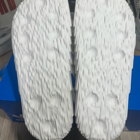 NEW Adidas Adilette 22 Men’s Size 5 Slides Sandals Crystal White HQ4672 - Picture 3 of 10